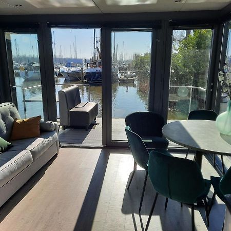 Waterfront Houseboat Near The Centre Hotel Monnickendam Eksteriør billede